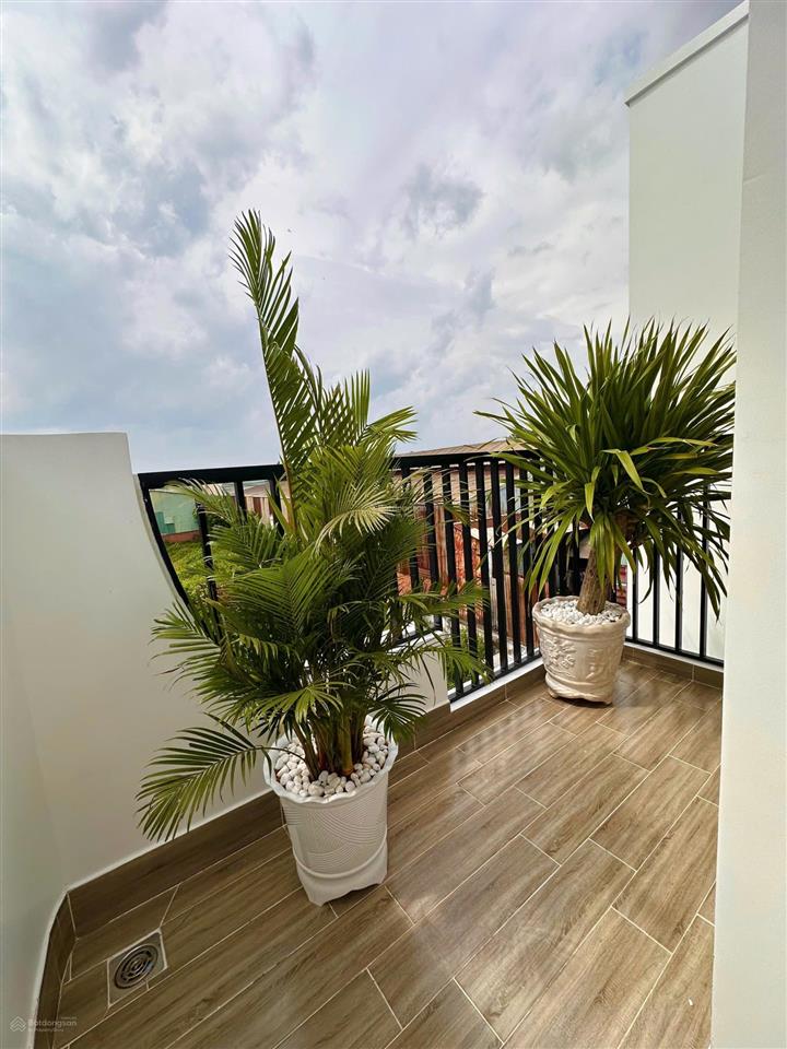 Bán căn nhà đẹp, 1 trệt 2 lầu. giá chỉ 6,3 tỷ ngay ngã 3 mỹ thành  sát bên ford suối tiên