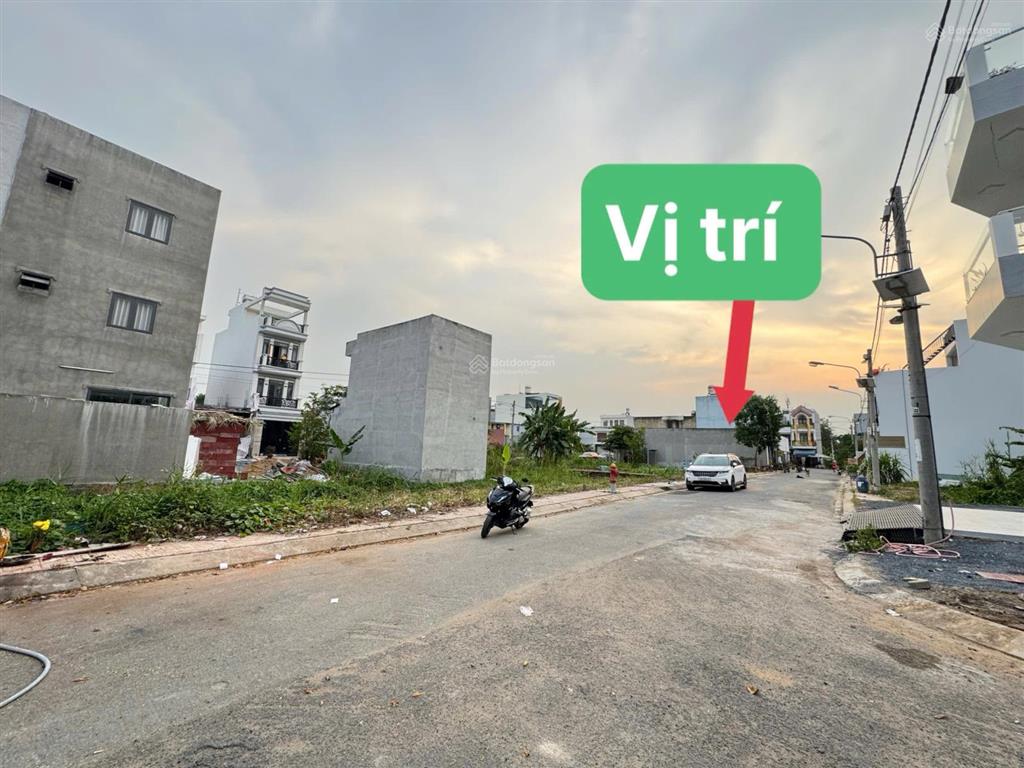 Bán gấp lô đất đẹp. 2 mặt tiền đường nhựa 9m, cách vinhomes chỉ 5p lái xe