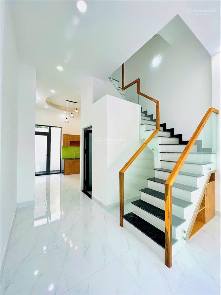 Bán căn nhà mới ngay trường đại học luật  phường long phước cách vinhomes 3km