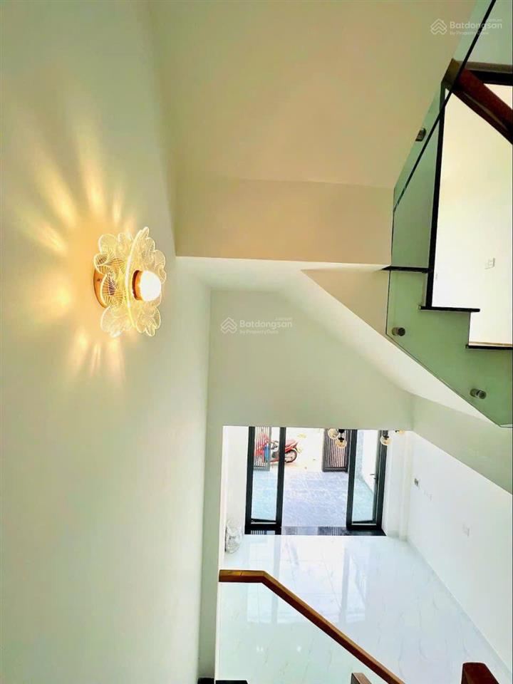 Bán căn nhà mới ngay trường đại học luật  phường long phước cách vinhomes 3km