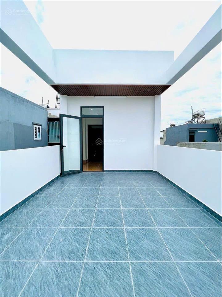 Bán căn nhà mới ngay trường đại học luật  phường long phước cách vinhomes 3km