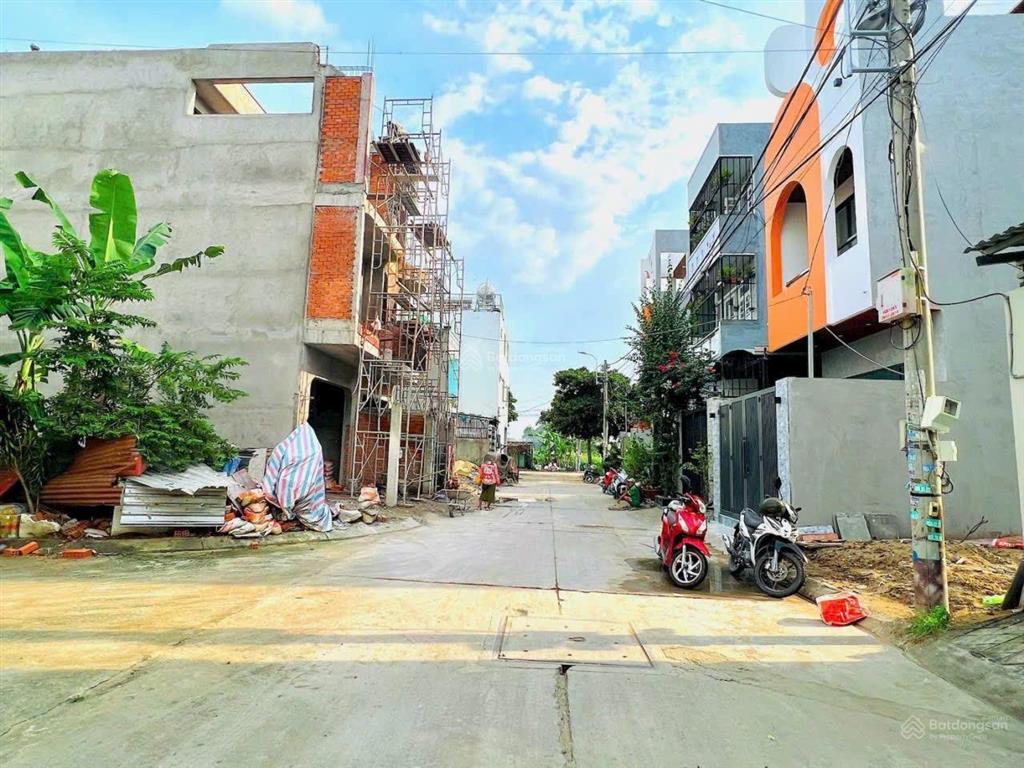 Bán căn nhà mới ngay trường đại học luật  phường long phước cách vinhomes 3km
