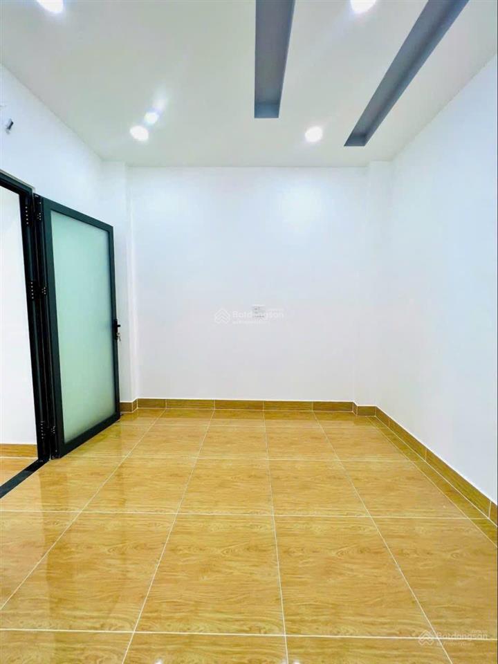 Bán căn nhà mới ngay trường đại học luật  phường long phước cách vinhomes 3km