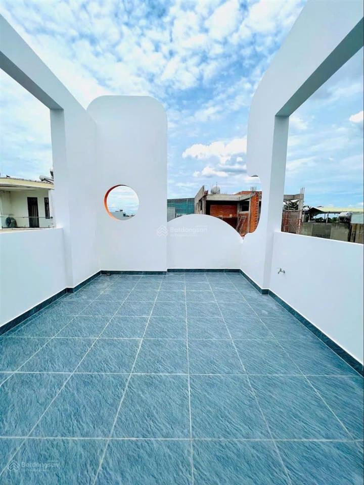 Bán căn nhà mới ngay trường đại học luật  phường long phước cách vinhomes 3km