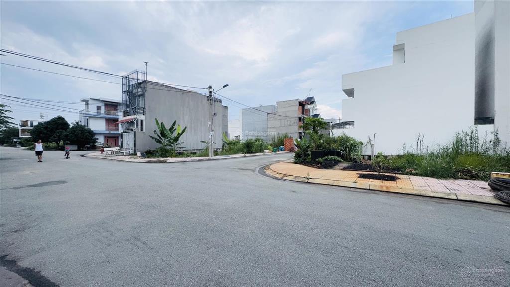 Bán gấp lô đất đẹp đường 13m kdc đặng gia phát  phường long phước  gần vinhomes