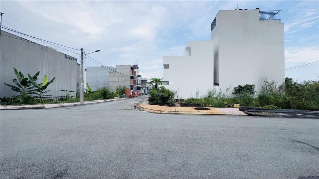 Bán gấp lô đất đẹp đường 13m kdc đặng gia phát  phường long phước  gần vinhomes