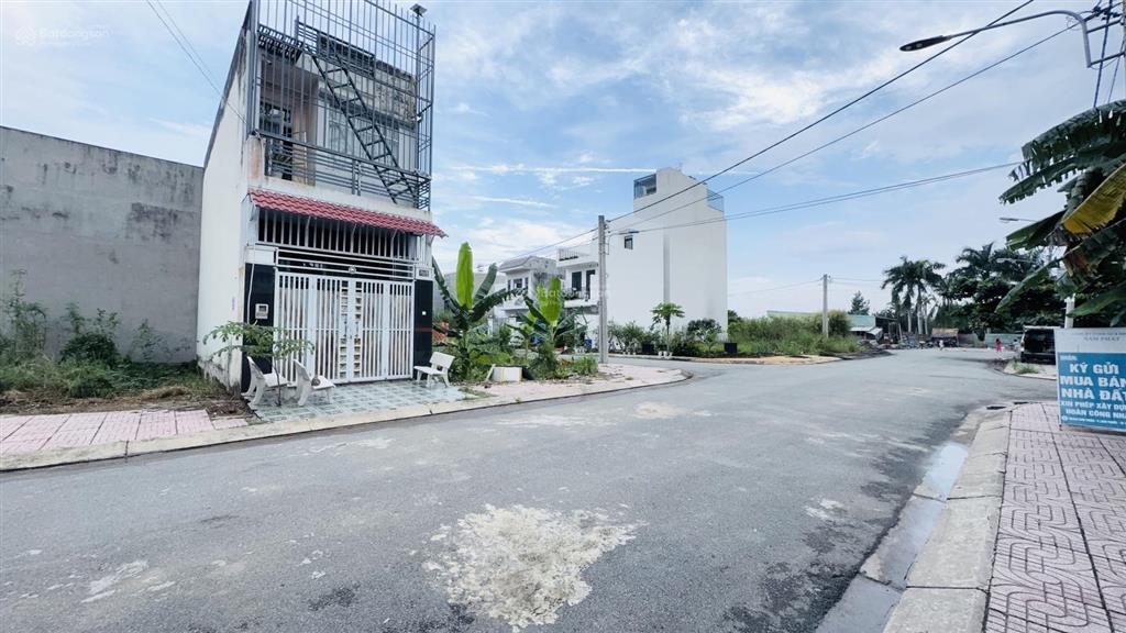 Bán gấp lô đất đẹp đường 13m kdc đặng gia phát  phường long phước  gần vinhomes