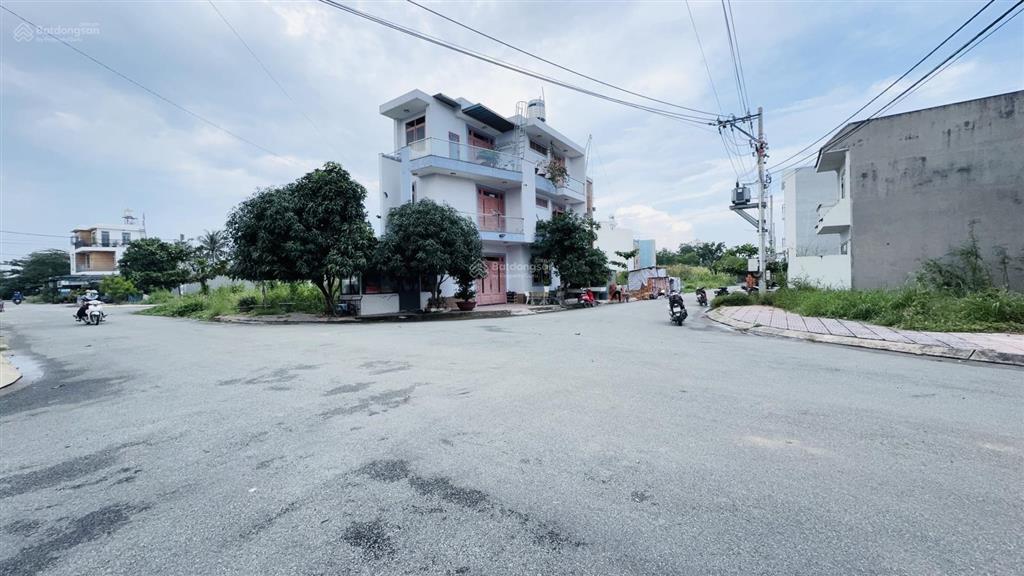 Bán gấp lô đất đẹp đường 13m kdc đặng gia phát  phường long phước  gần vinhomes
