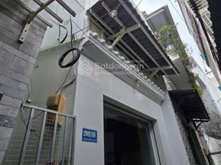 Nhà đẹp p1q8 2 lầu đúc sân thượng shr hoàn công cách mt 50m