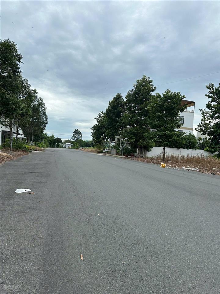 Bán nền biệt thự khu hồng loan 5c đường số 16 gần sông công viê và chung cư