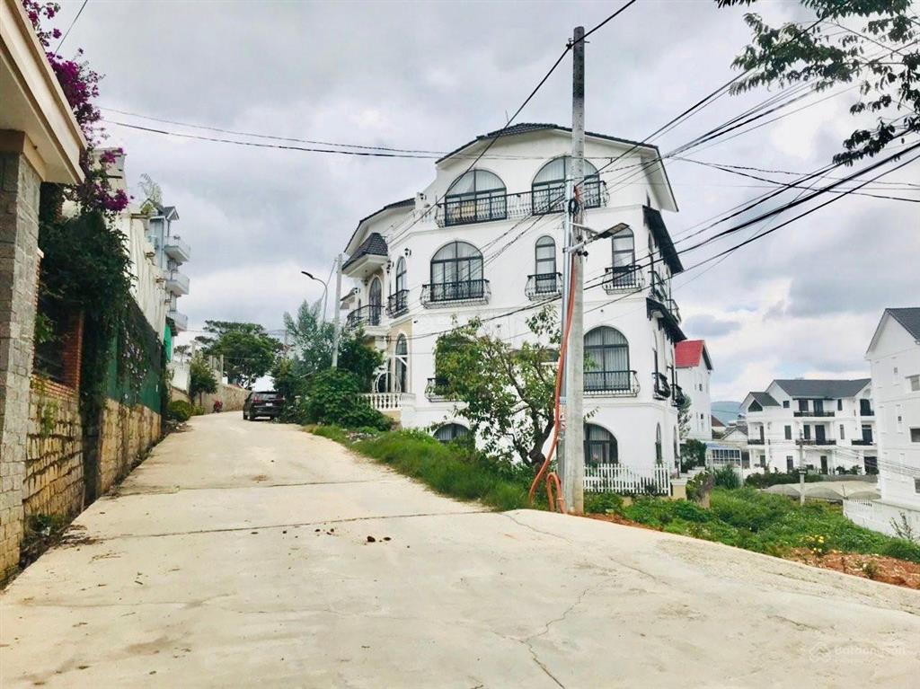 Đất biệt thự dt 200m2 đường trịnh hoài đức, view đẹp, đường ô tô. khu vực biệt thự đẹp. giá 7.3 tỷ