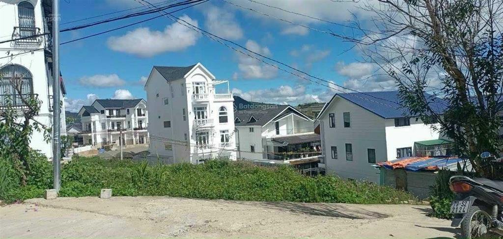 Đất biệt thự dt 200m2 đường trịnh hoài đức, view đẹp, đường ô tô. khu vực biệt thự đẹp. giá 7.3 tỷ