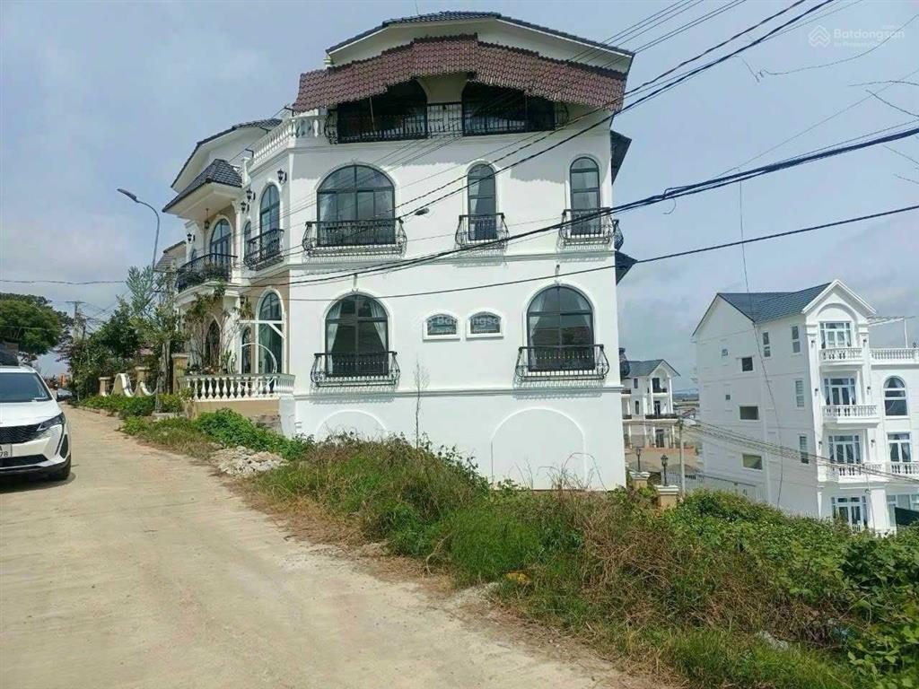 Đất biệt thự dt 200m2 đường trịnh hoài đức, view đẹp, đường ô tô. khu vực biệt thự đẹp. giá 7.3 tỷ