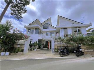 Biệt thự 2 mặt tiền view đẹp đường yên thế,phường 10,tp đà lạt. dt 212 m2 , giá 29 tỷ.0967 668 ***