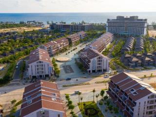 Cần bán shophouse đường 36m, ở bãi trường tại phú quốc. 0939 439 ***