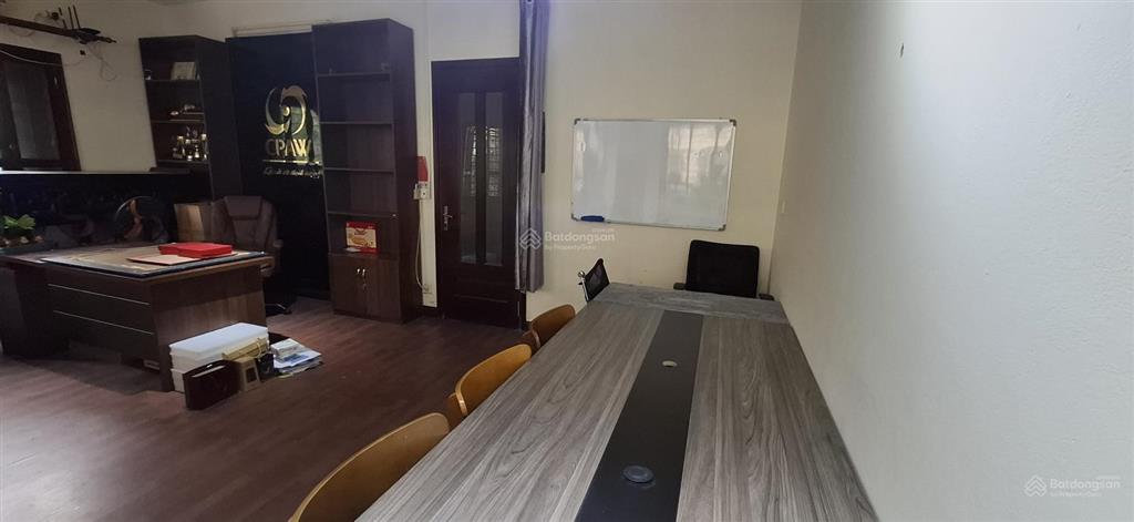 Tôi cho thuê sàn vp t2 nhà số 3 kv phố thái hà dt 35m2 full bàn ghế giá 4 tr. 0934 406 ***