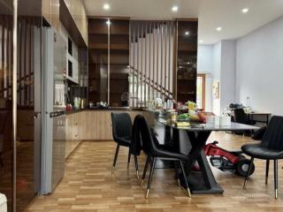 Chính chủ gửi bán căn nhà 3 tầng hoàn thiện nội thất khu 67ha phú quốc