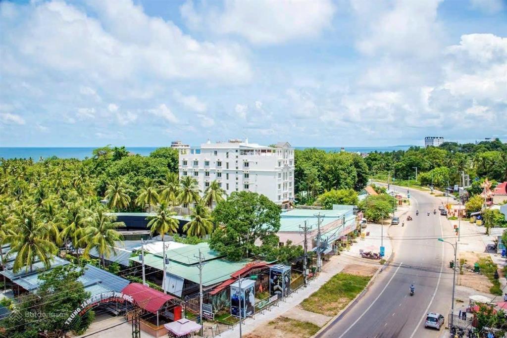 Bán khách sạn mặt tiền trần hưng đạo  phú quốc đang kinh doanh tốt