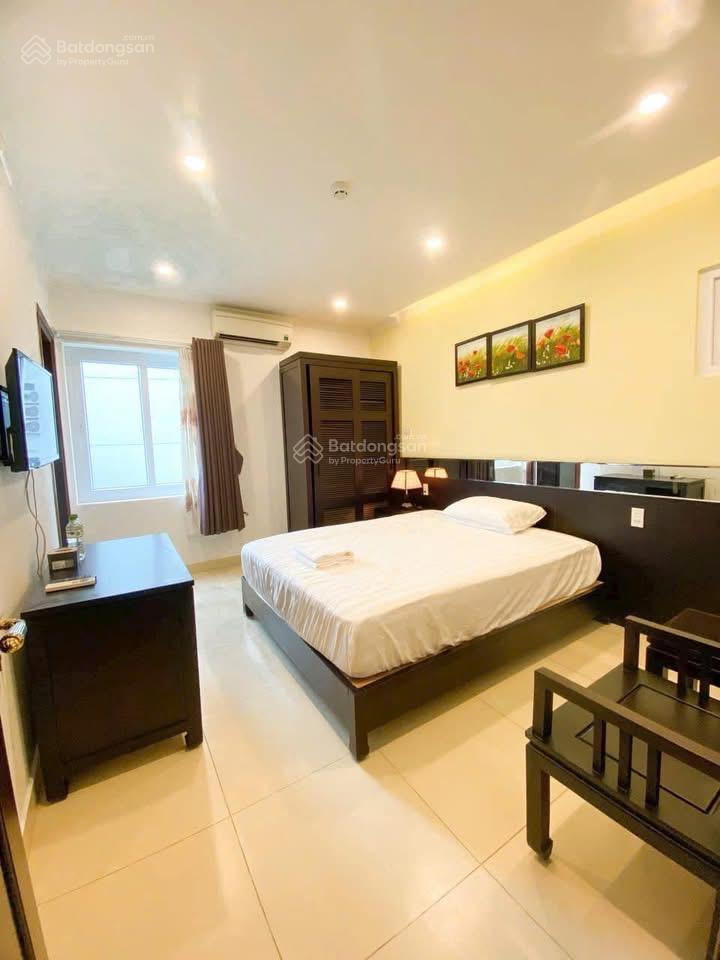 Bán khách sạn mặt tiền trần hưng đạo  phú quốc đang kinh doanh tốt