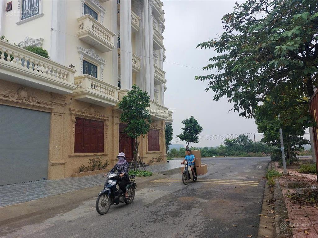 Bán đất thôn chè liên bão dt 180m mt 5m hướng tây giá 9 tỷ