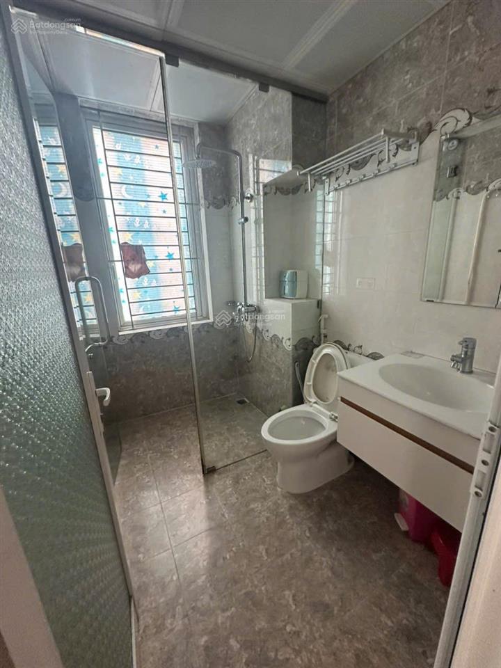 Cho thuê nhà lk san hô 5pn, 6vs, giá 18tr tại kdt bim hùng thắng, hoàng quốc việt, hạ long qn