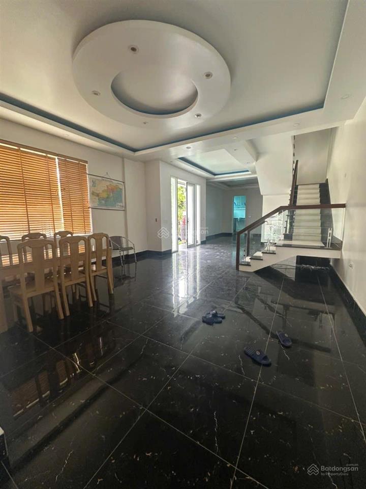 Cho thuê nhà lk san hô 5pn, 6vs, giá 18tr tại kdt bim hùng thắng, hoàng quốc việt, hạ long qn