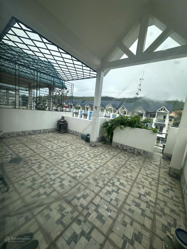 Cho thuê nhà lk san hô 5pn, 6vs, giá 18tr tại kdt bim hùng thắng, hoàng quốc việt, hạ long qn