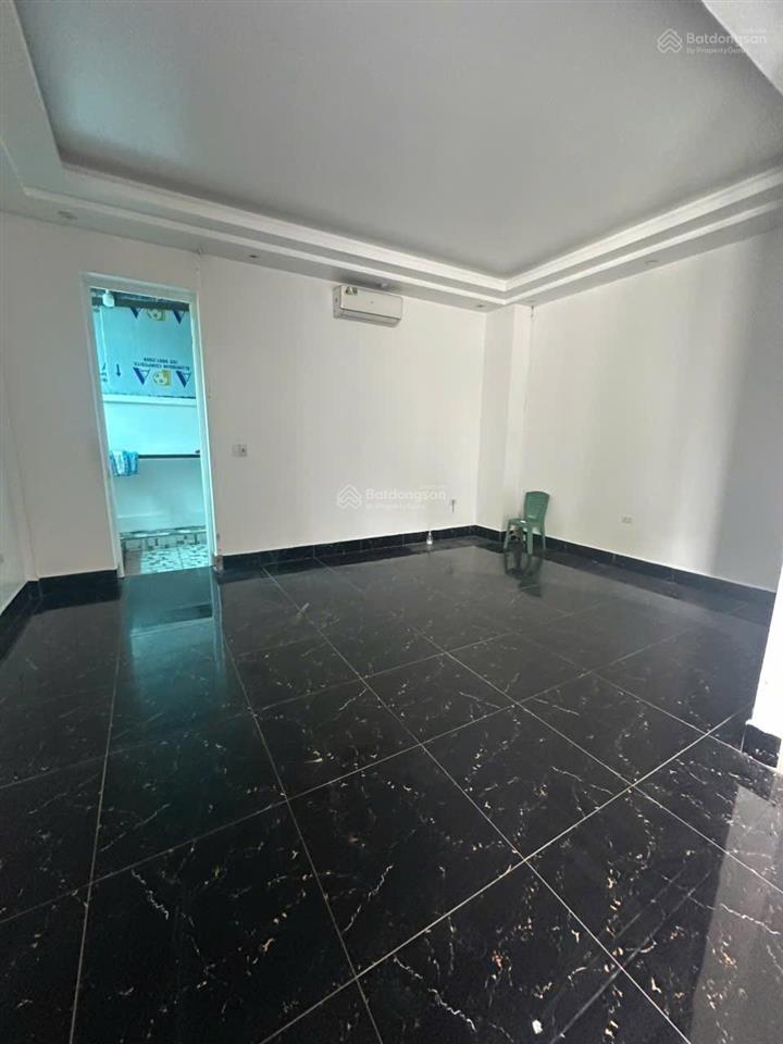 Cho thuê nhà lk san hô 5pn, 6vs, giá 18tr tại kdt bim hùng thắng, hoàng quốc việt, hạ long qn