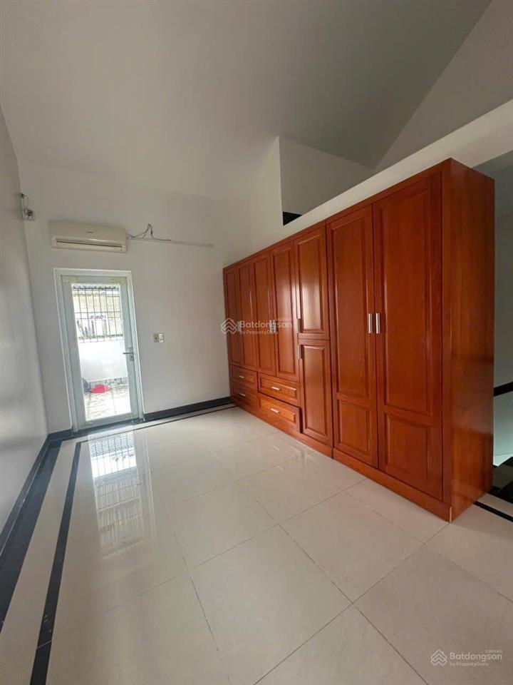 Cho thuê nhà lk san hô 5pn, 6vs, giá 18tr tại kdt bim hùng thắng, hoàng quốc việt, hạ long qn