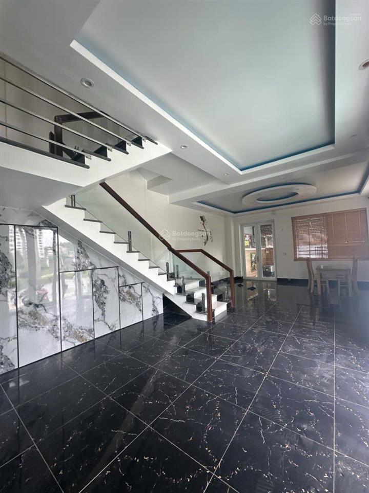 Cho thuê nhà lk san hô 5pn, 6vs, giá 18tr tại kdt bim hùng thắng, hoàng quốc việt, hạ long qn