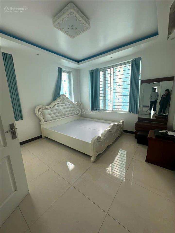 Cho thuê nhà lk san hô 5pn, 6vs, giá 18tr tại kdt bim hùng thắng, hoàng quốc việt, hạ long qn