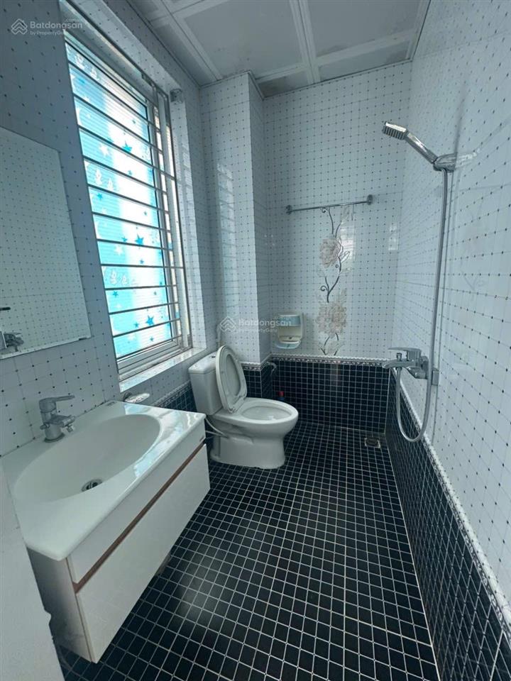 Cho thuê nhà lk san hô 5pn, 6vs, giá 18tr tại kdt bim hùng thắng, hoàng quốc việt, hạ long qn