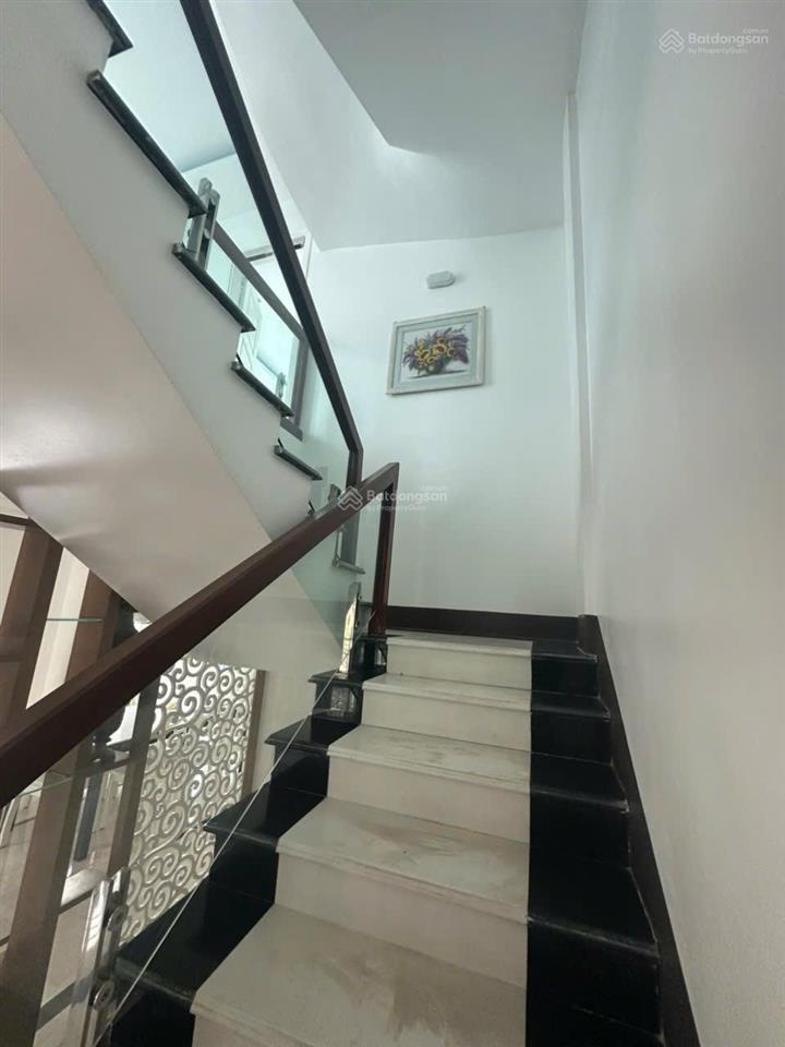 Cho thuê nhà lk san hô 5pn, 6vs, giá 18tr tại kdt bim hùng thắng, hoàng quốc việt, hạ long qn