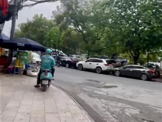 Bán nhà riêng tại tú mỡ, 6,85 tỷ, 33 m2, view đẹp, nhiều tiện ích vài bước ra phốsu cóc đỗ cửa.