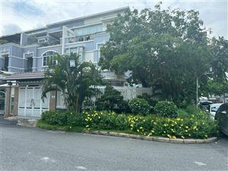 Bán biệt thự góc mỹ thái 3, phú mỹ hưng, quận 7. dt 228m2. nhà đẹp. giá tốt 68 tỷ.  0912 264 ***