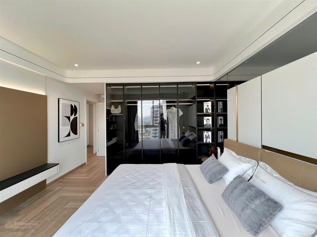 Cần bán căn hộ cao cấp riverpark residences, phú mỹ hưng. dt 129m2. giá 18,8 tỷ.  0912 264 ***