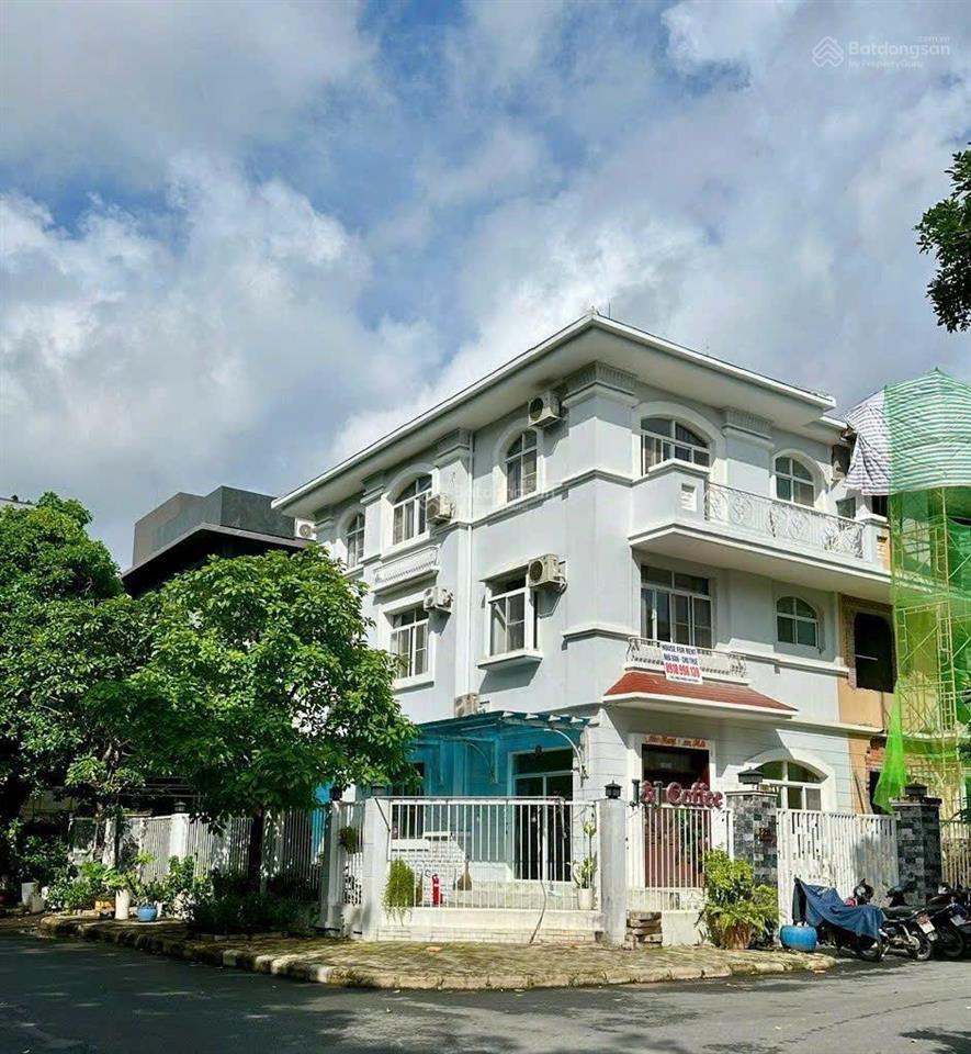 Hotbán gấp biệt thự mỹ giang 2, phú mỹ hưng. dt 227m. giá siêu tốt 76.5 tỷ,  0912 264 ***