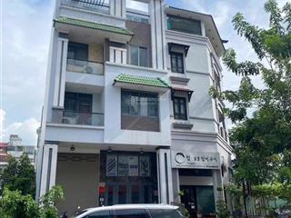 Cần bán nhà phố nam thiên, phú mỹ hưng, 7x18m, giá 47.8 tỷ 0938 602 *** nhân