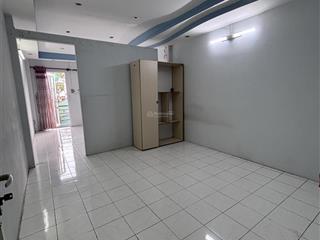 Cho thuê full tầng 2 mặt tiền ban công quận 11