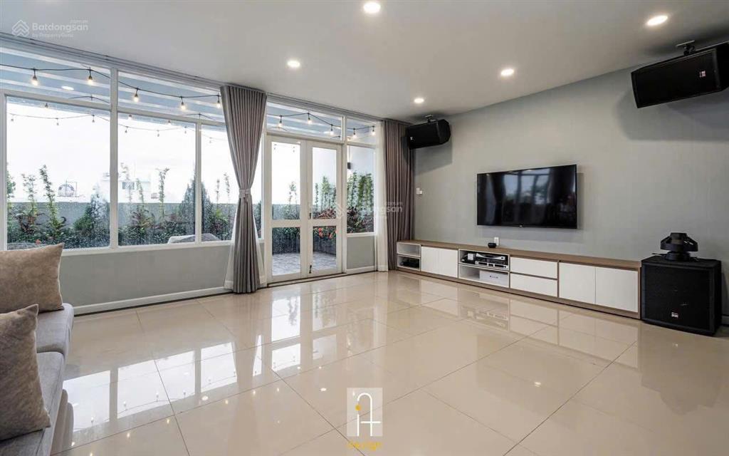 Penthouse giai việt 315m2 phường chánh hưng quận 8