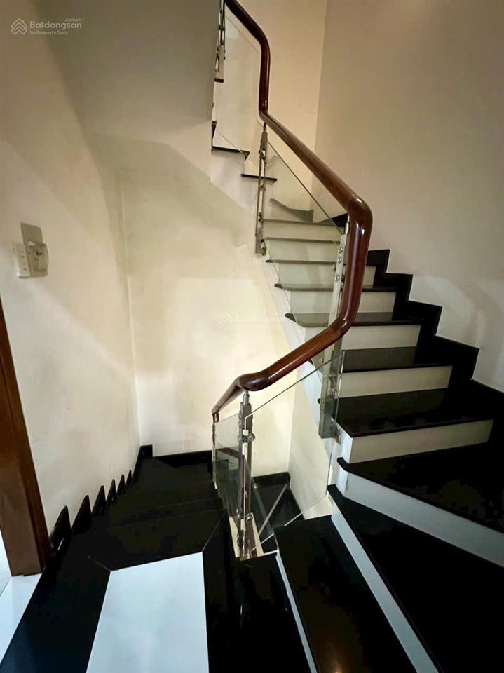 Nhà hẻm 3m ngang 5 dài 10m kết cấu 4 tầng giá chỉ 6 tỷ 380