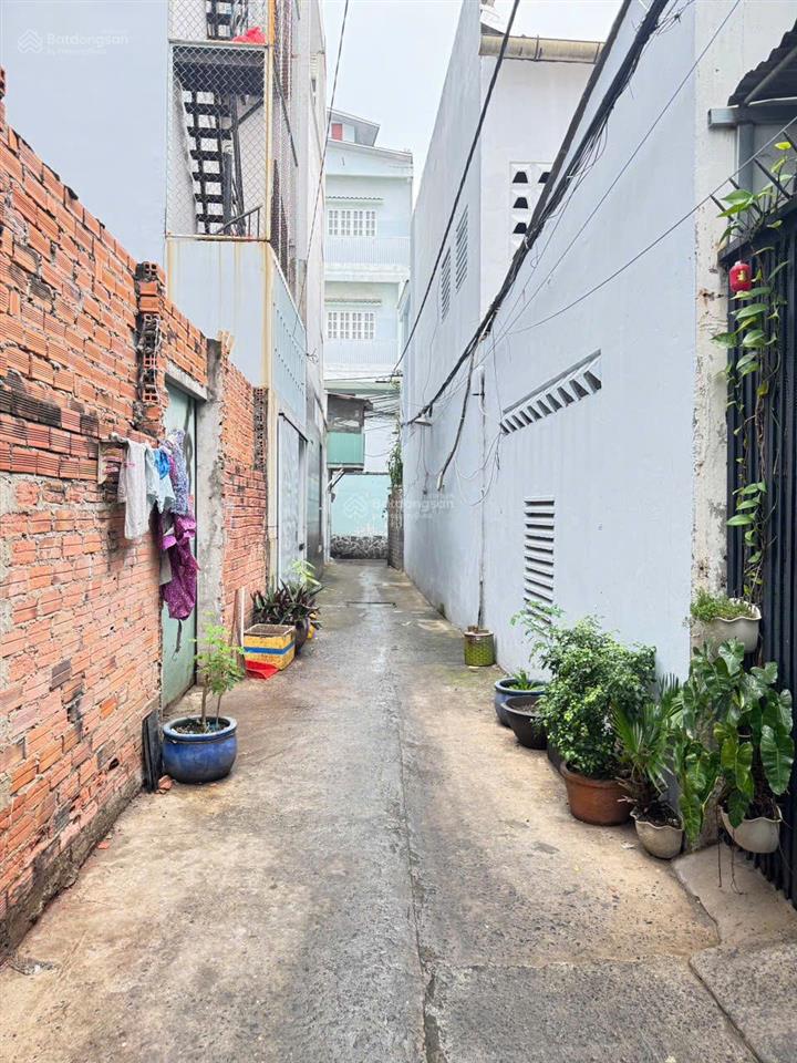 Nhà ngang 5 dài 8 4 tầng phường 4 quận 8