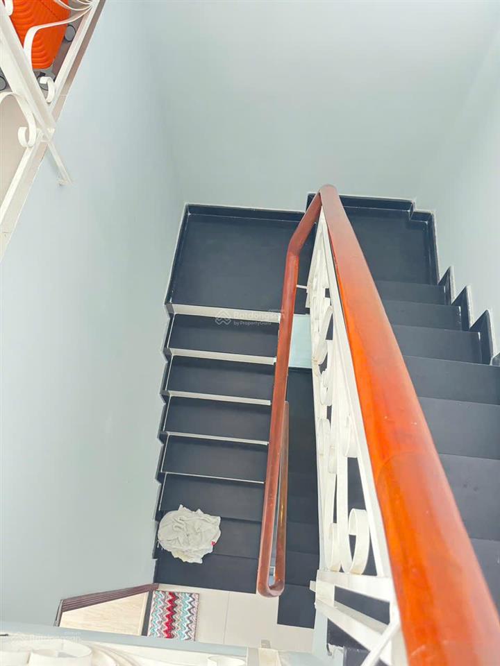 Nhà ngang 5 dài 8 4 tầng phường 4 quận 8