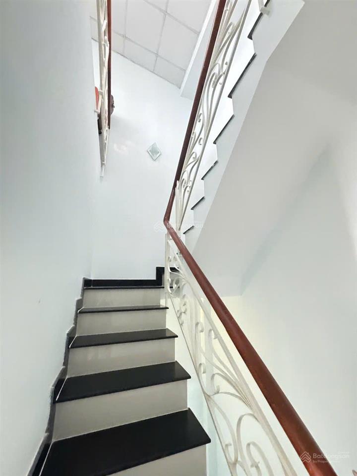 Nhà ngang 5 dài 8 4 tầng phường 4 quận 8