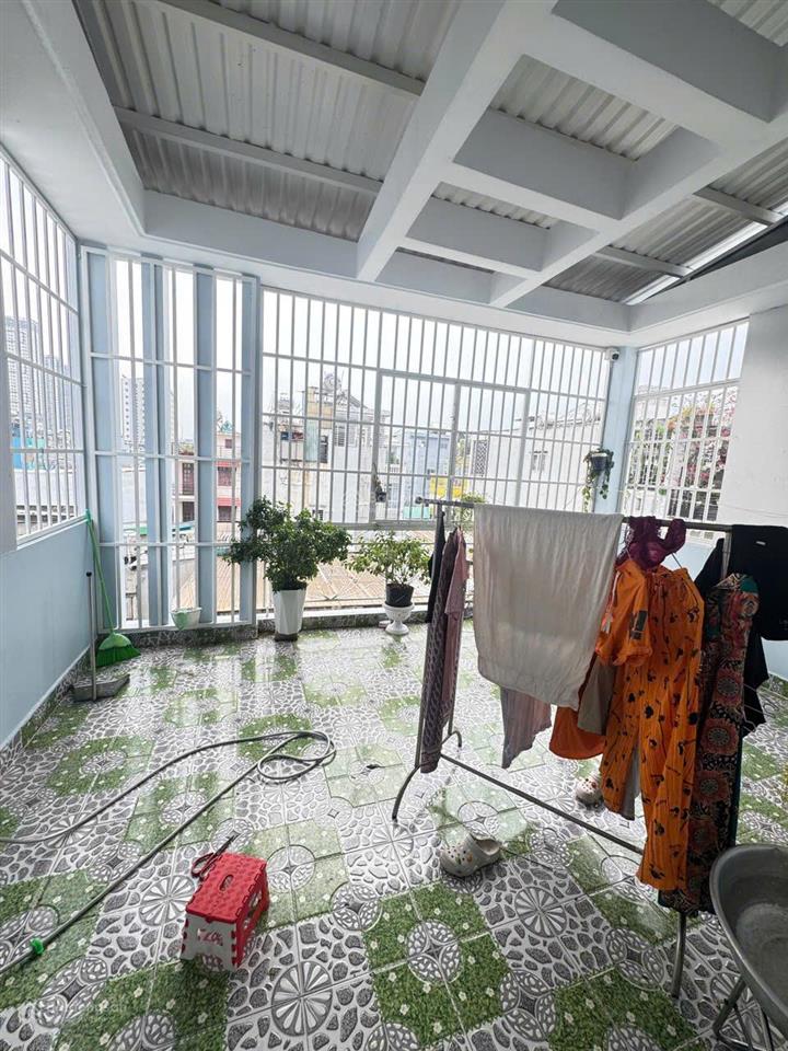 Nhà ngang 5 dài 8 4 tầng phường 4 quận 8