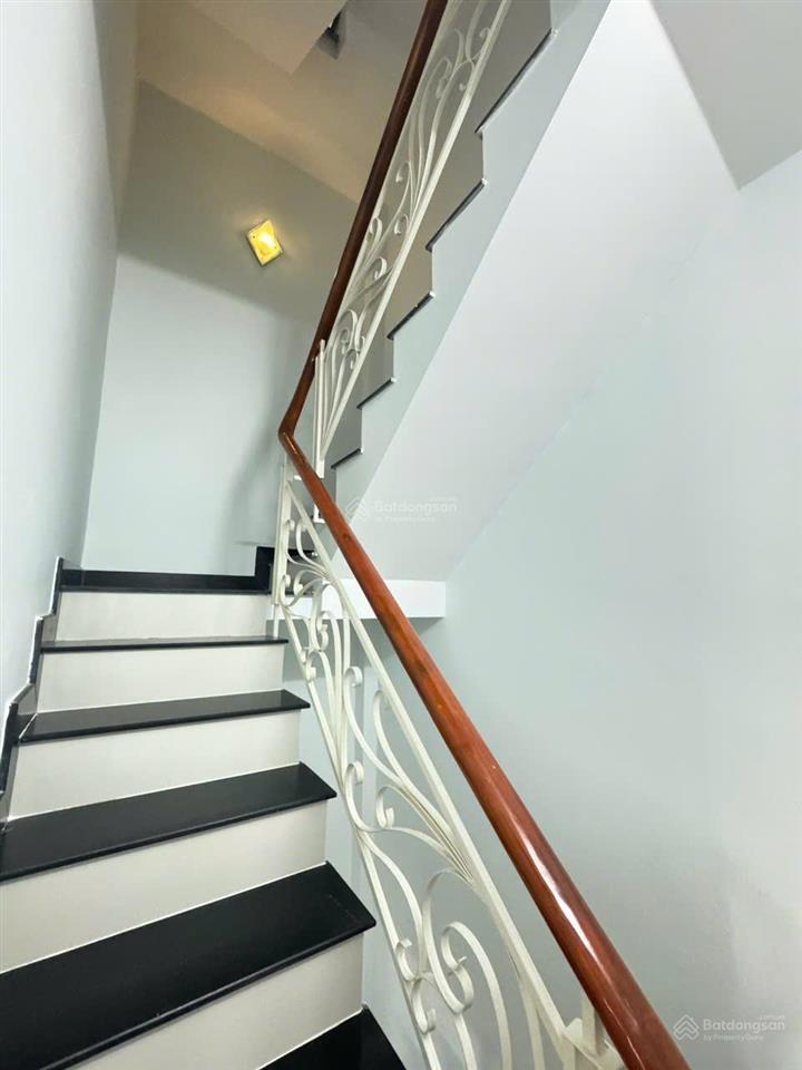 Nhà ngang 5 dài 8 4 tầng phường 4 quận 8