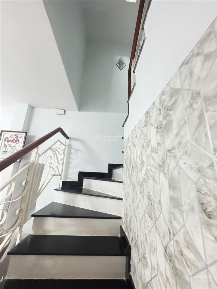 Nhà ngang 5 dài 8 4 tầng phường 4 quận 8