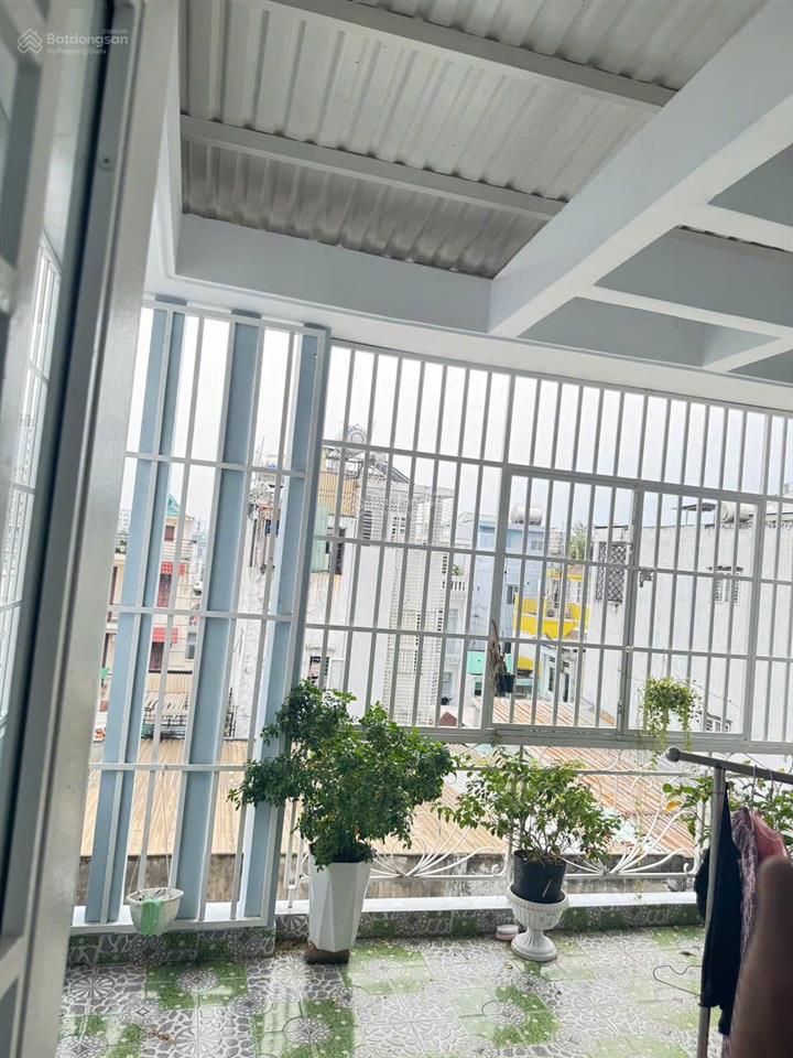 Nhà ngang 5 dài 8 4 tầng phường 4 quận 8