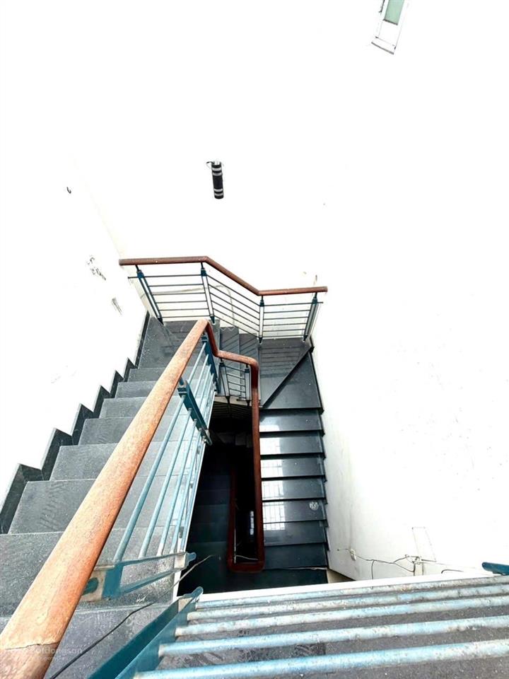 Nhà 5 tầng ngang 4m3 tiện kinh doanh căn hộ dịch vụ phường 13 quận 8