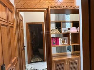 Bán nhà giá tốt căn góc 2mt đường nguyễn hồng đào. dt 6x15m. 3 tầng, giá 16,9 tỷ tl